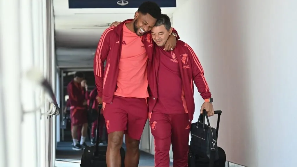 Marcelo Gallardo y Miguel Borja, previo a un viaje por Copa Libertadores.