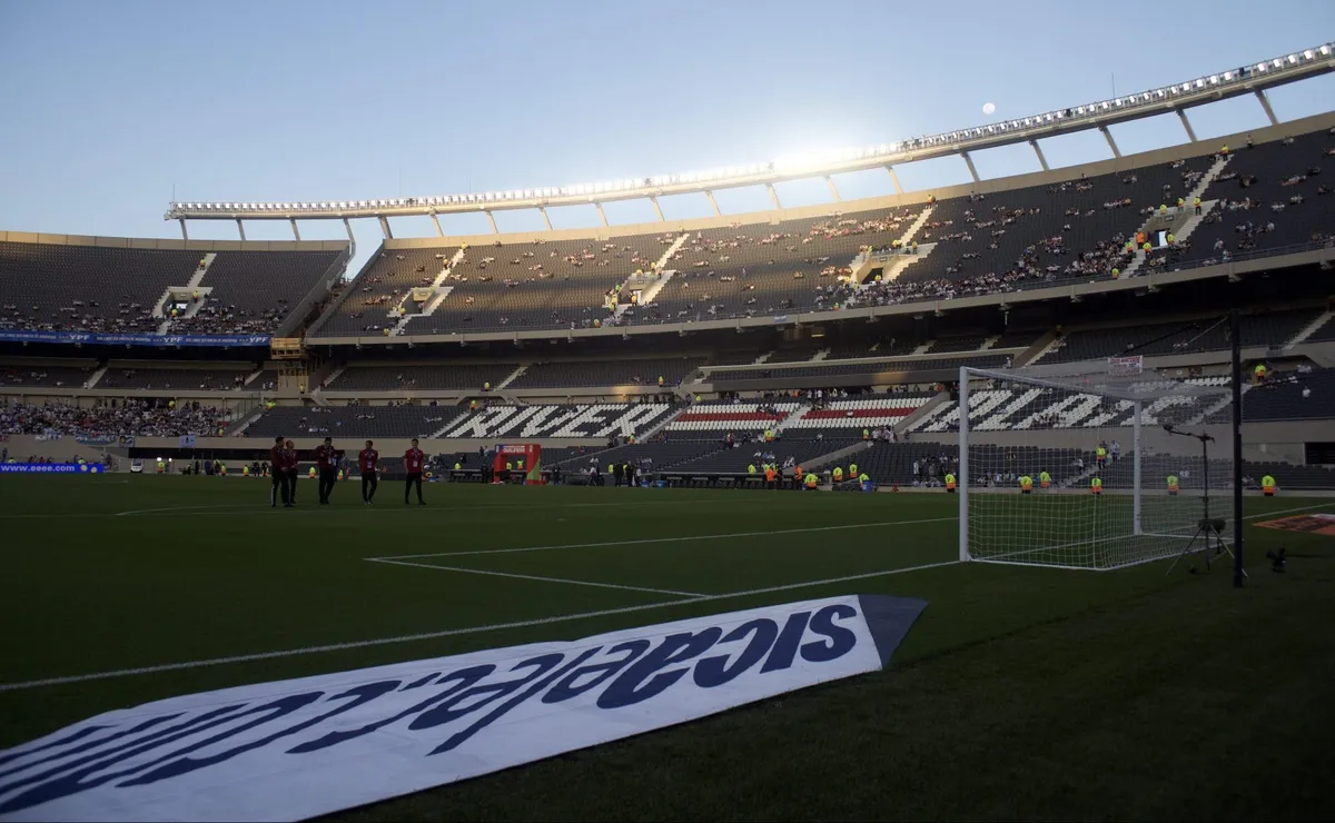 Cómo quedó el césped después de semanas con actividad sin River.