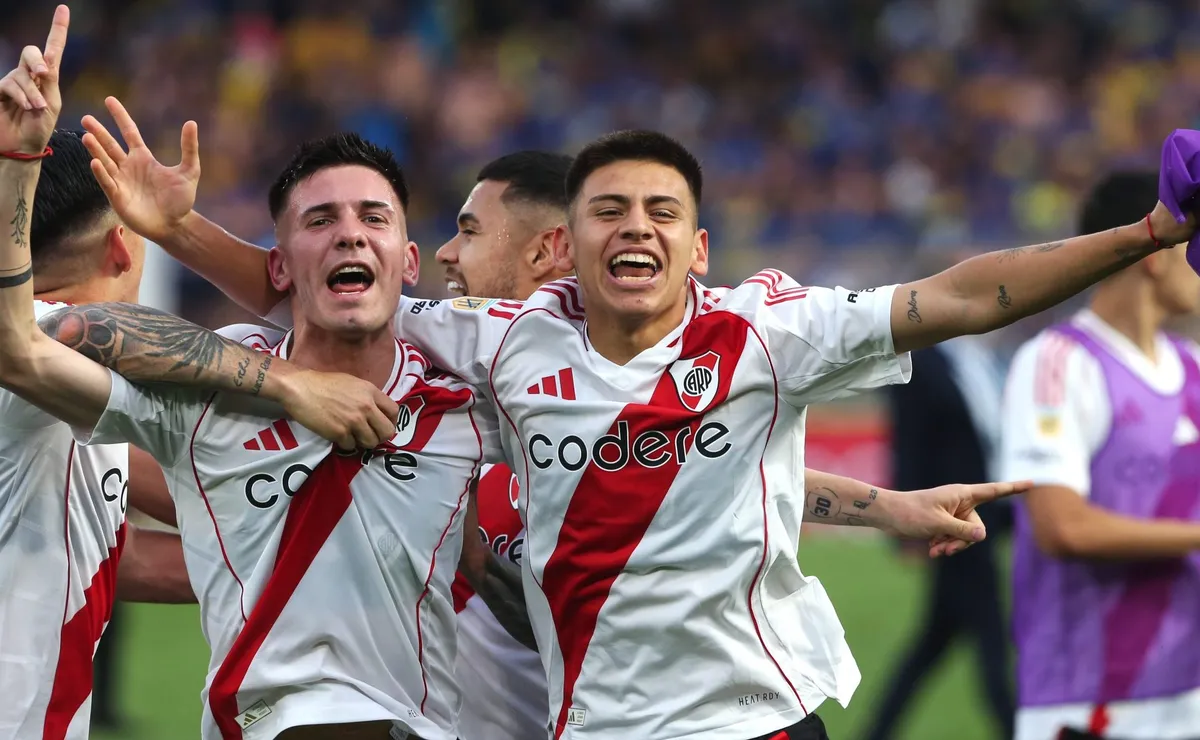 La comparación entre Echeverri y Mastantuono, las últimas dos joyas de River.