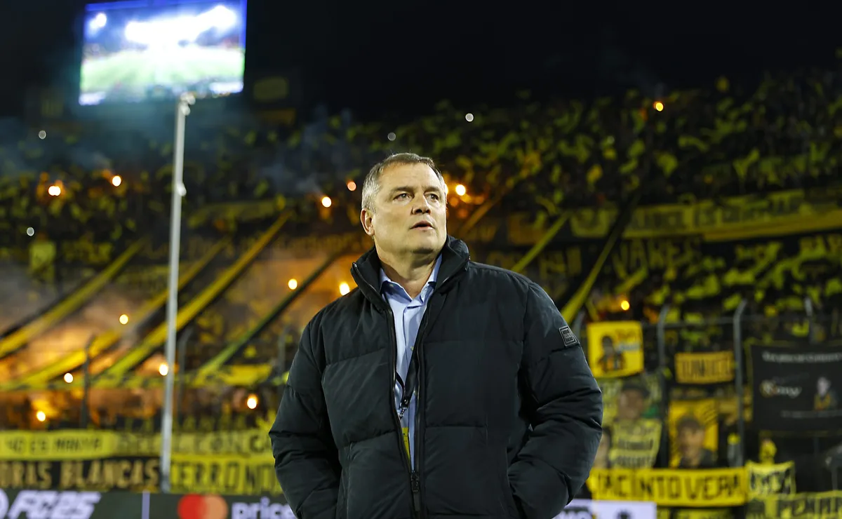 Diego Aguirre, DT de Peñarol, soñó una final de Libertadores vs. River.