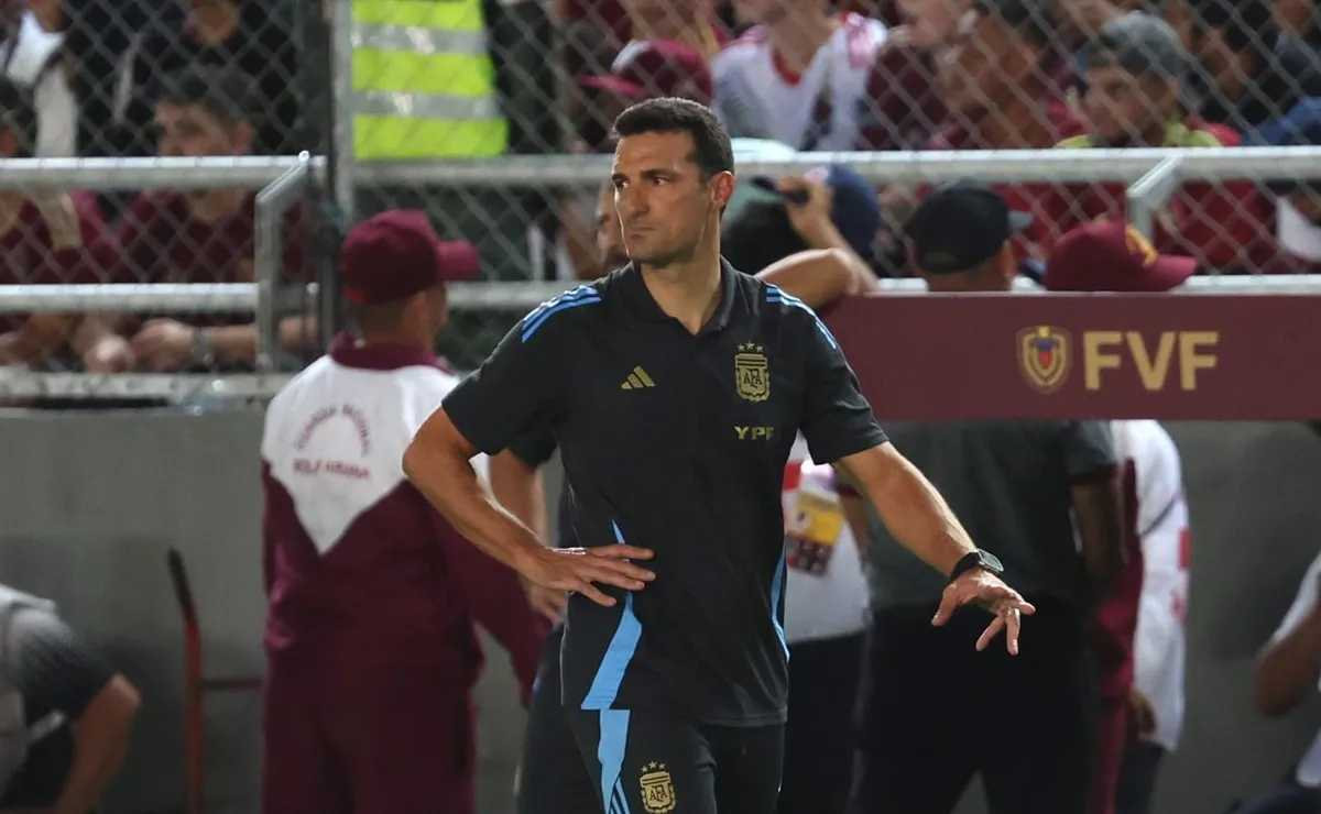 Scaloni en el partido frente a Venezuela. (Foto: Getty).
