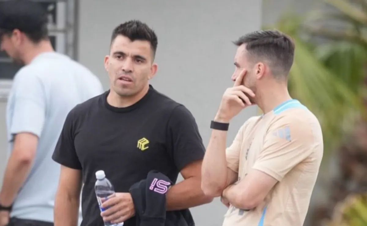 Marcos Acuña visitó a sus compañeros de la Selección Argentina