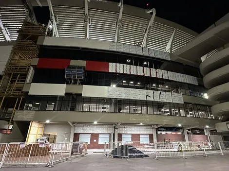 Avanzan las obras en el Monumental: más colocación de placas rojas y blancas