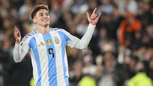 Julián Álvarez adelantó a Argentina ante Brasil.