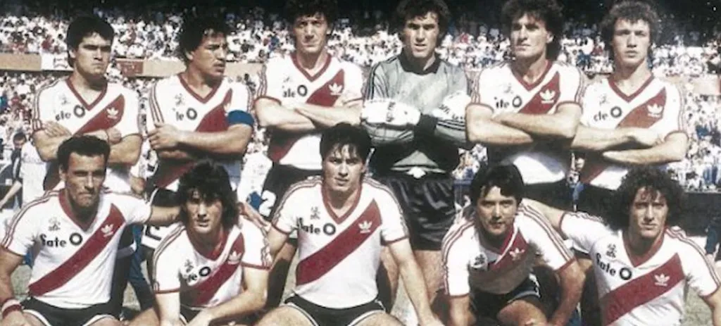 Omar Palma en uno de los equipos de River que integró.