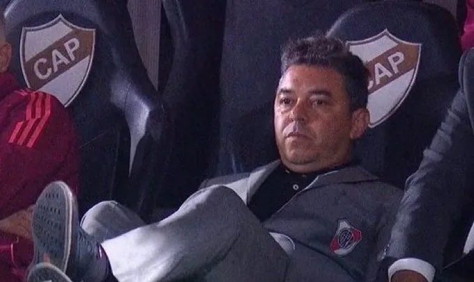 Galardo y una curiosa postura.