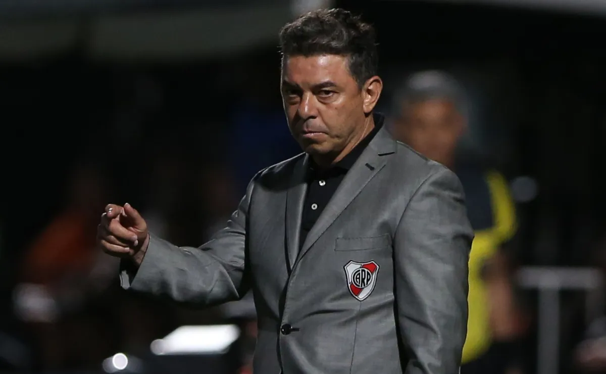 Gallardo planifica el partido ante Vélez en el Monumental.