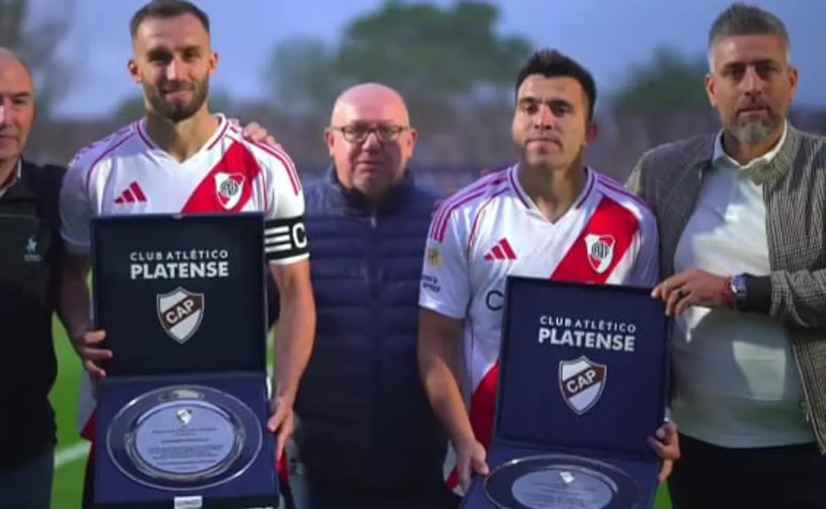 Pezzella y Acuña se fueron lesionados ante Platense.