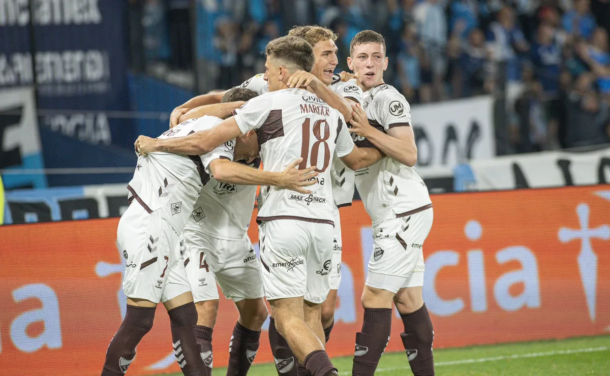 Platense se agranda ante los grandes.