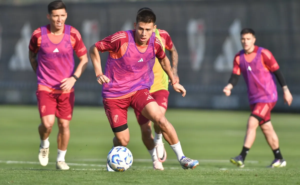 El Millo se mueve en el River Camp.