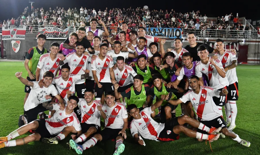 El festejo de los pibes en el River Camp tras el pase a semis