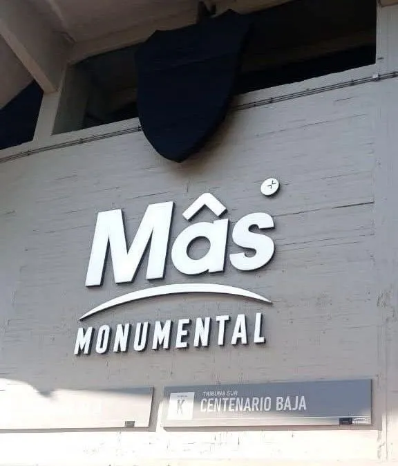 Así se tapó el escudo de River por parte de Conmebol