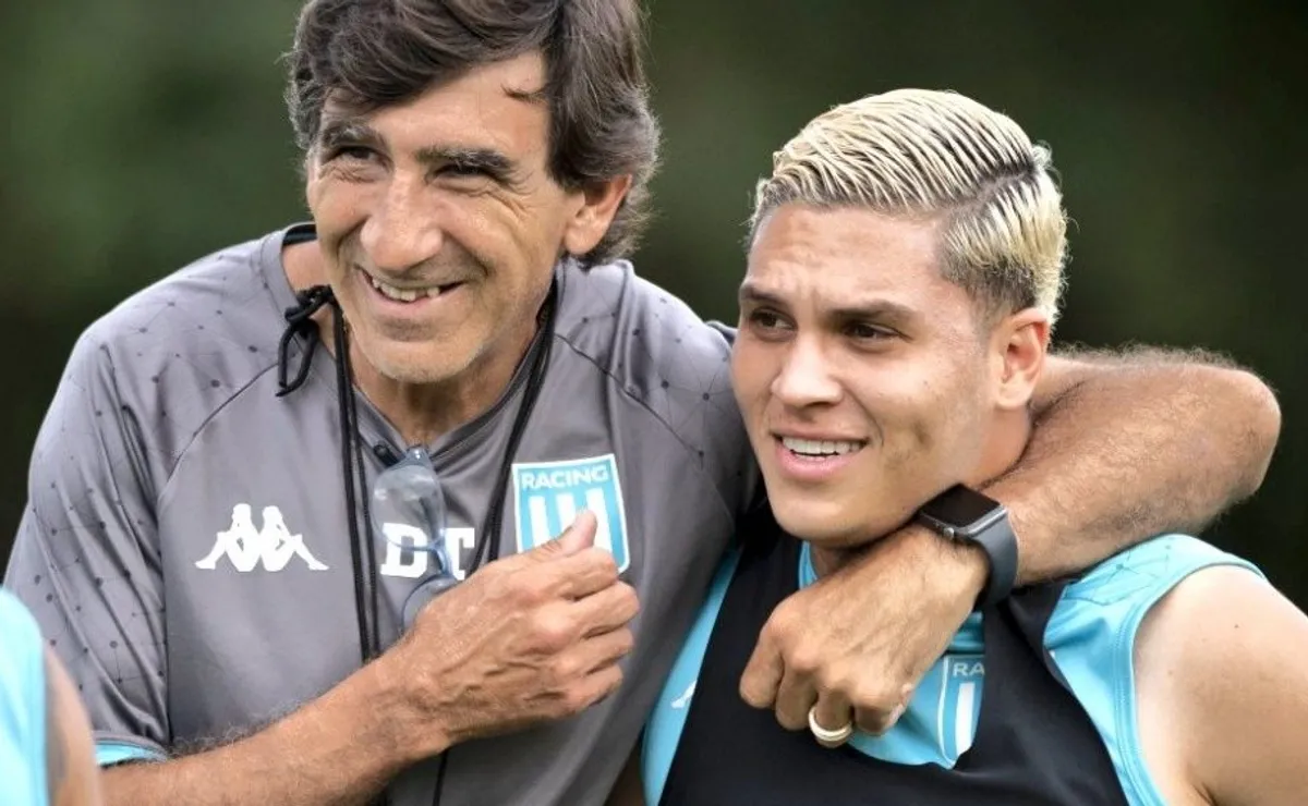 Juanfer junto a Gustavo Costas en Racing.