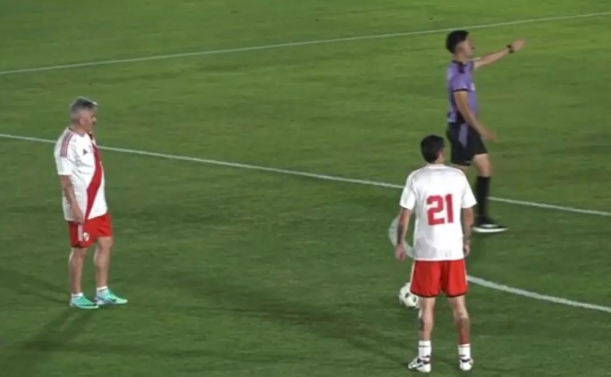 El Burrito Ortega hizo un golazo de tiro libre en el Senior de River vs Huracán.