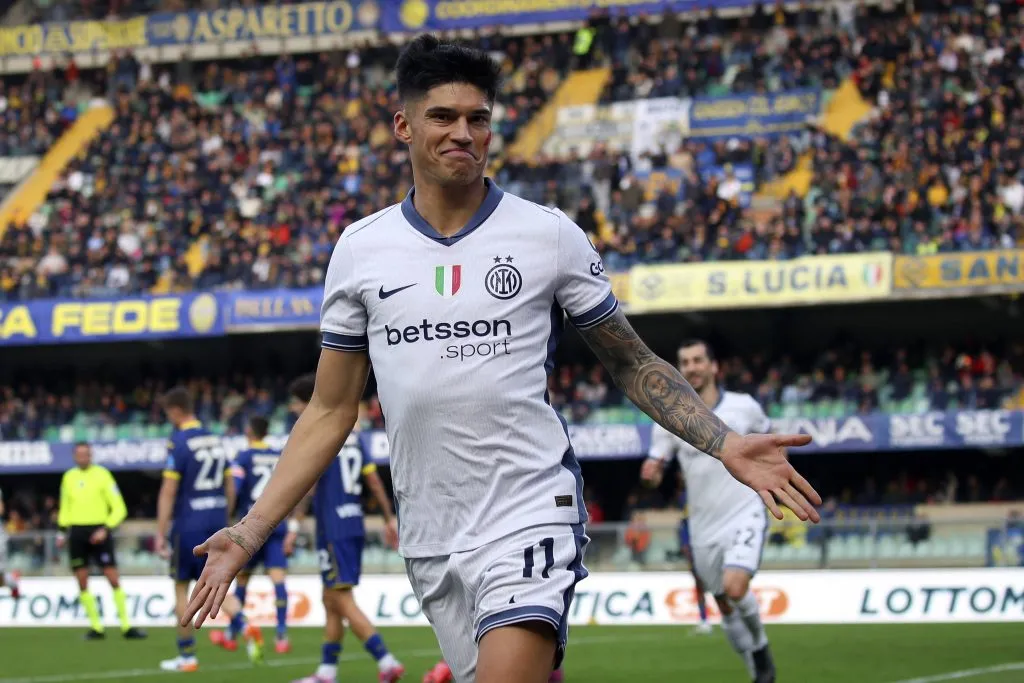 Joaquín Correa celebra el gol con el Inter