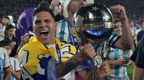 Juanfer ganó su primer título con la camiseta de Racing.