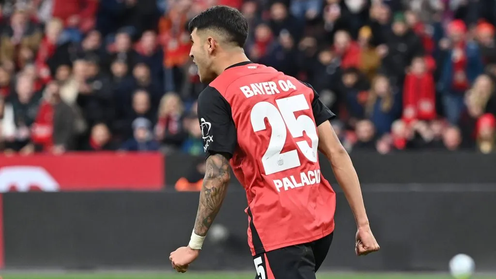 Exequiel Palacios alterna titularidad y suplencia en Leverkusen.