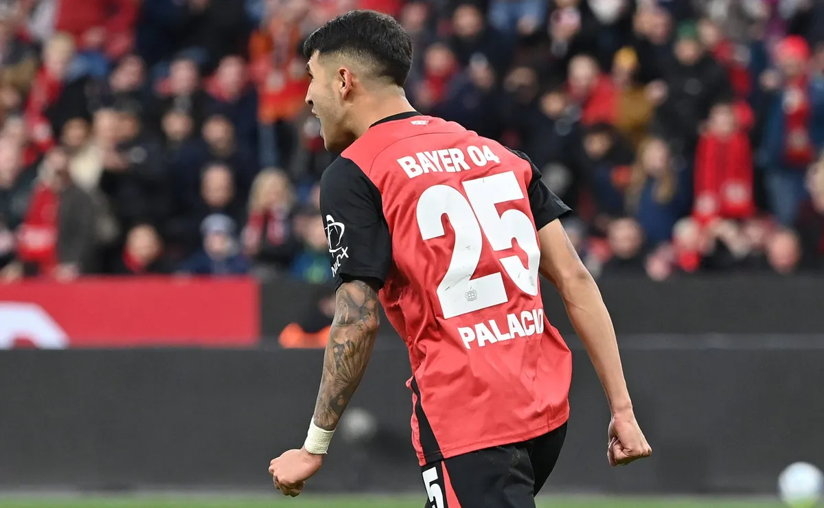 Exequiel Palacios alterna titularidad y suplencia en Leverkusen.
