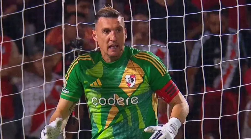 Armani se lució, pero no pudo sostener el empate él solo.