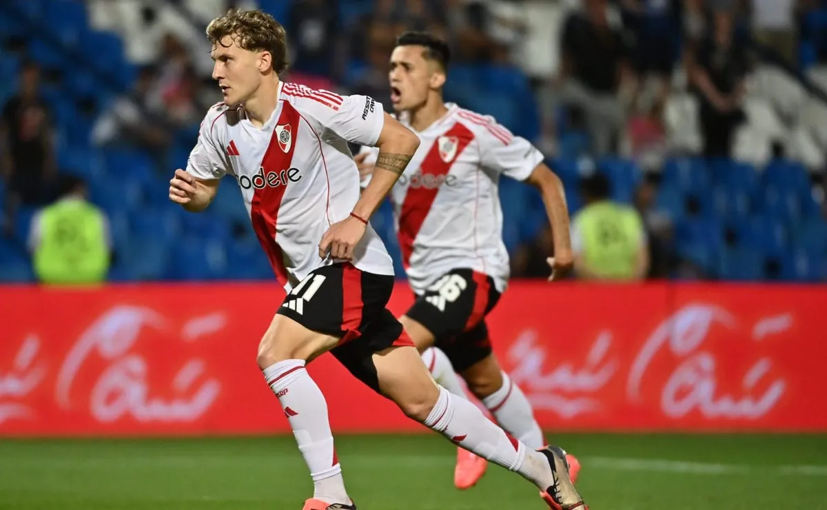 El minuto a minuto del partido entre River e Independiente Rivadavia.