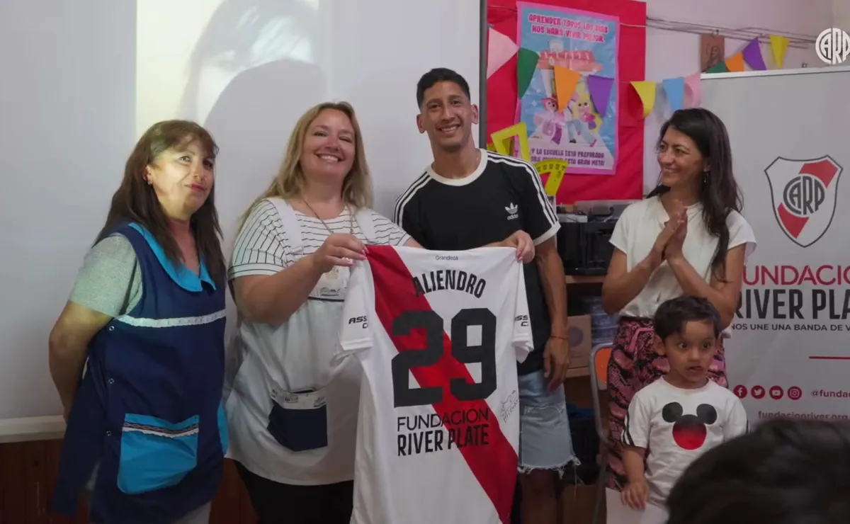 La visita de Aliendro a su escuela primaria.