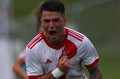 El juvenil de River se irá a Platense. (@Enzo.Evangelistaa)