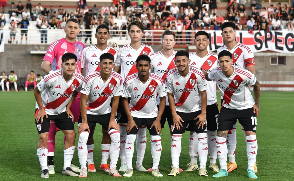 La formación confirmada de la Reserva de River (Foto prensa CARP).