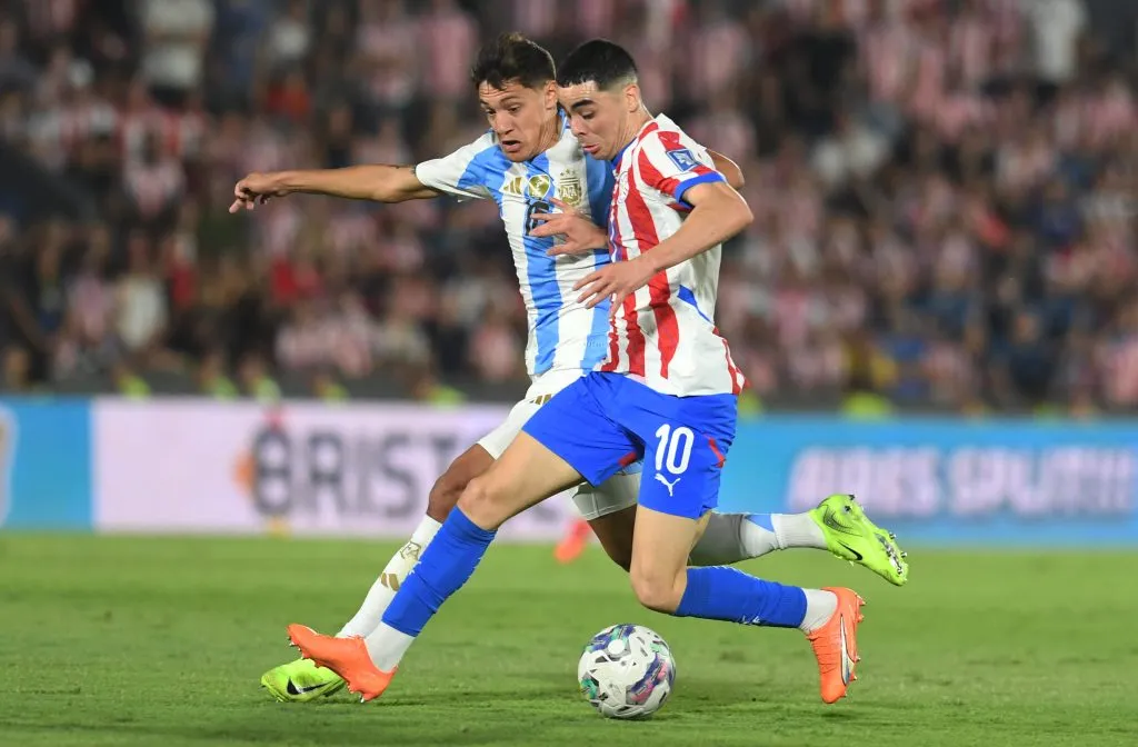 Almirón jugó anoche con Paraguay frente a la Selección Argentina. (Foto: Getty).