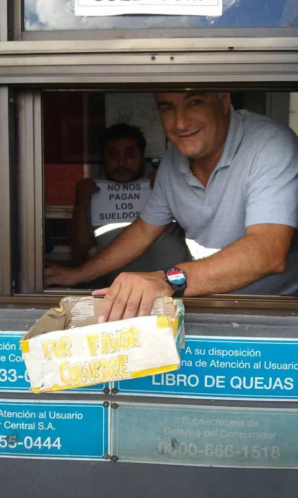 Ariel Medri, ex futbolista de River, en una imagen de 2020 en la cabina de peaje de Venado Tuerto donde trabaja.