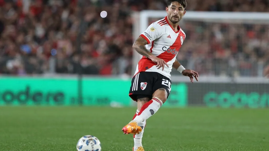 Casco se quedó con el carril izquierdo de la defensa ante las bajas de Acuña y Enzo Díaz.