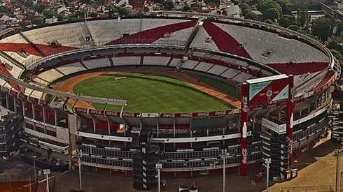 El Monumental se ubica en Núñez, y se puede acceder mediante trenes, subtes y colectivos