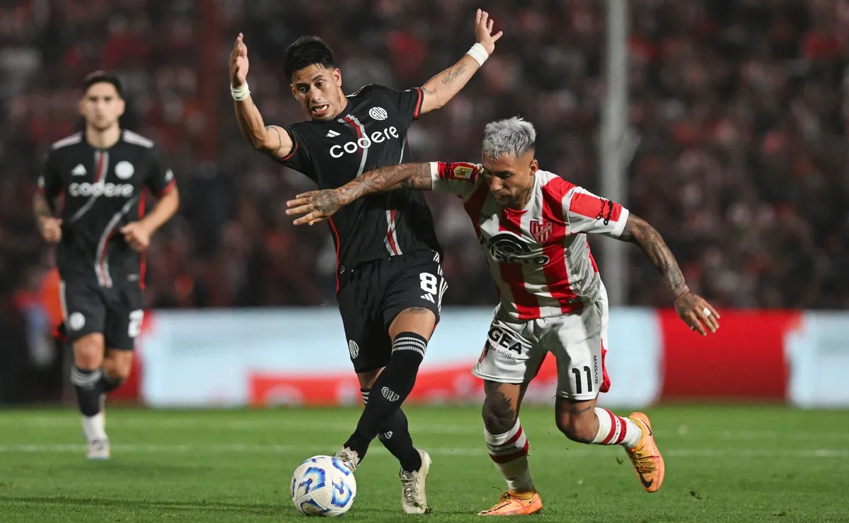 Maximiliano Meza, la figura del partido.