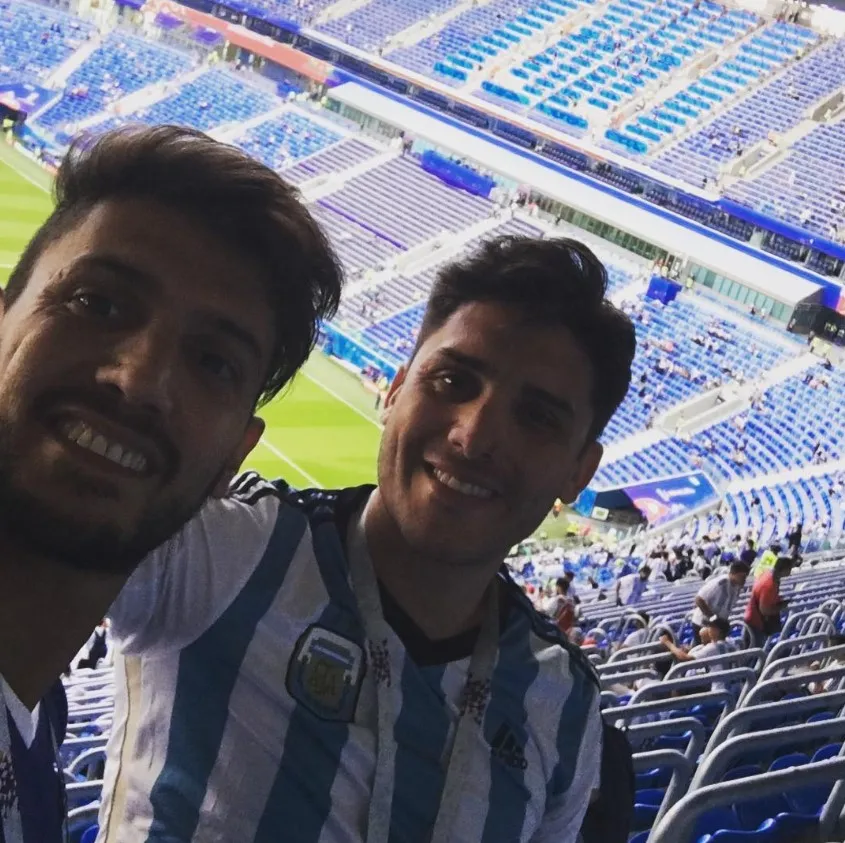 Franco Miranda (detrás) en un partido de la Selección Argentina.
