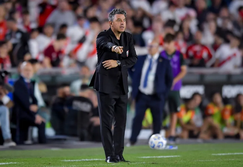 Gallardo analiza el once que jugará ante Instituto.