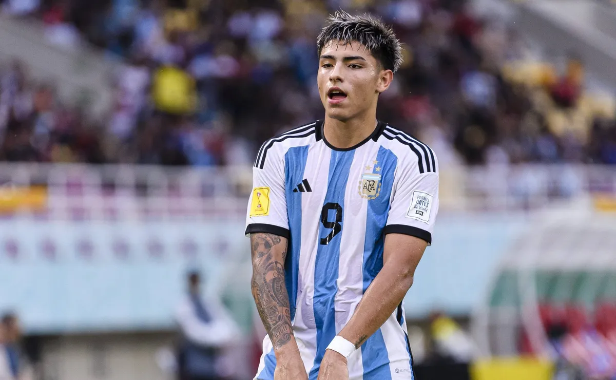 Agustín Ruberto salió lesionado en Argentina.