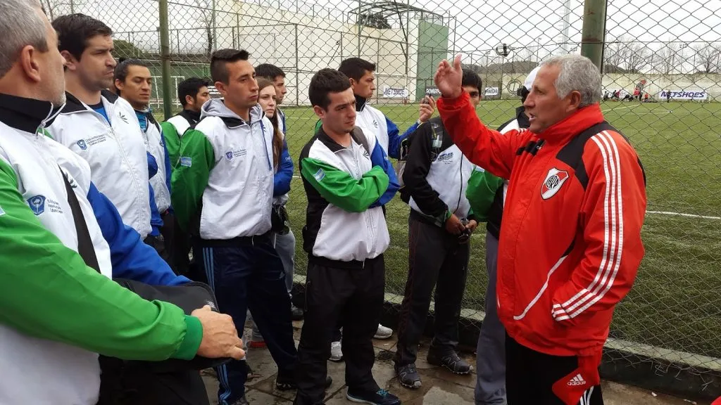 Gabriel Rodríguez en un campus en Río Negro.