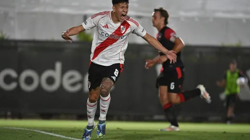 Tobías Leiva festeja uno de los goles de River vs. Newell's (Foto: Prensa CARP).