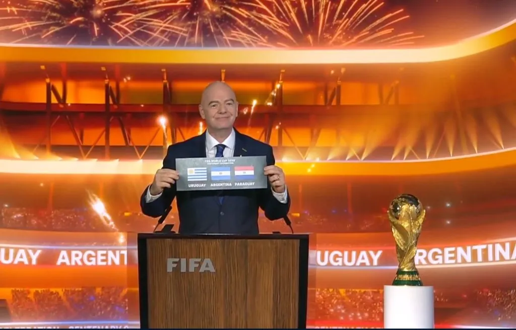 Infantino oficializó el Mundial 2030 en Argentina, Uruguay y Paraguay con los partidos inaugurales.