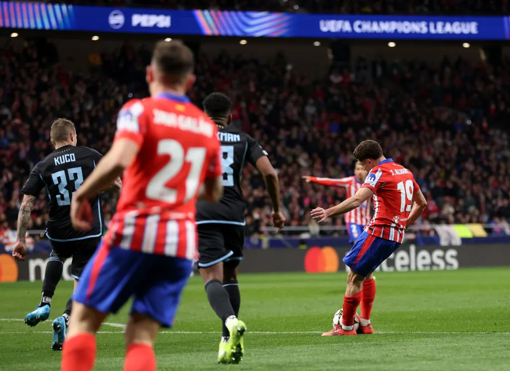 Derechazo y a cobrar. Julián puso el 1-0 del Aleti en Champions League. (Foto: Getty).