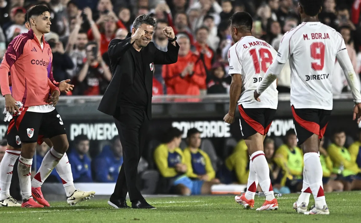 Pity Martínez se pone a disposición de Gallardo.