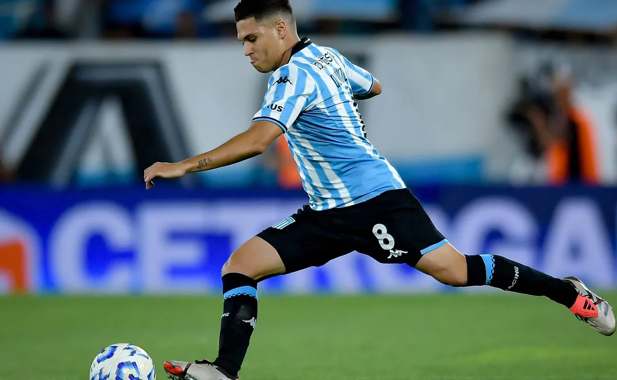 Juanfer tuvo un gran partido ante River.