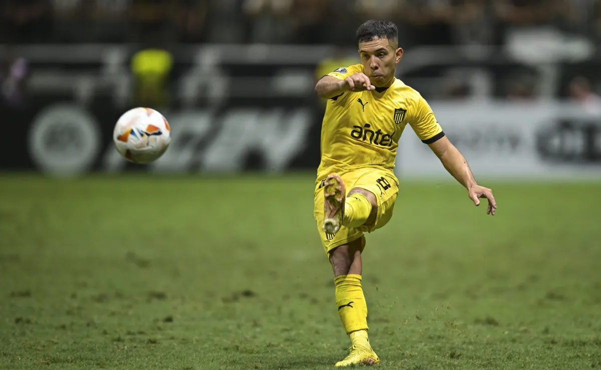 Leo Fernández se queda en Peñarol.