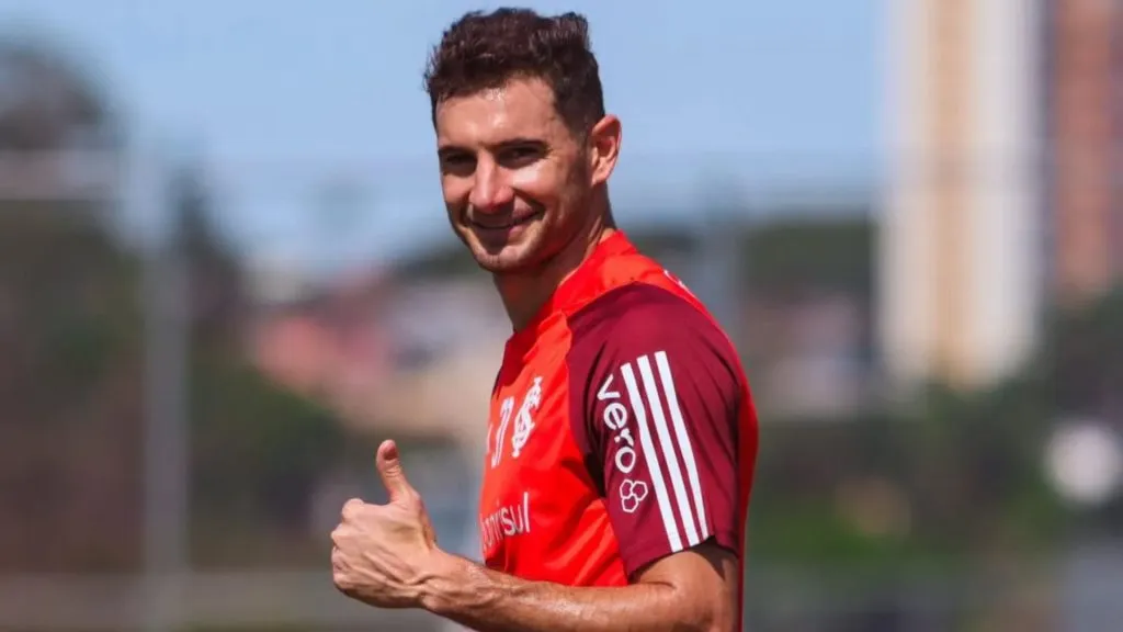 Estudiantes va por Alario.