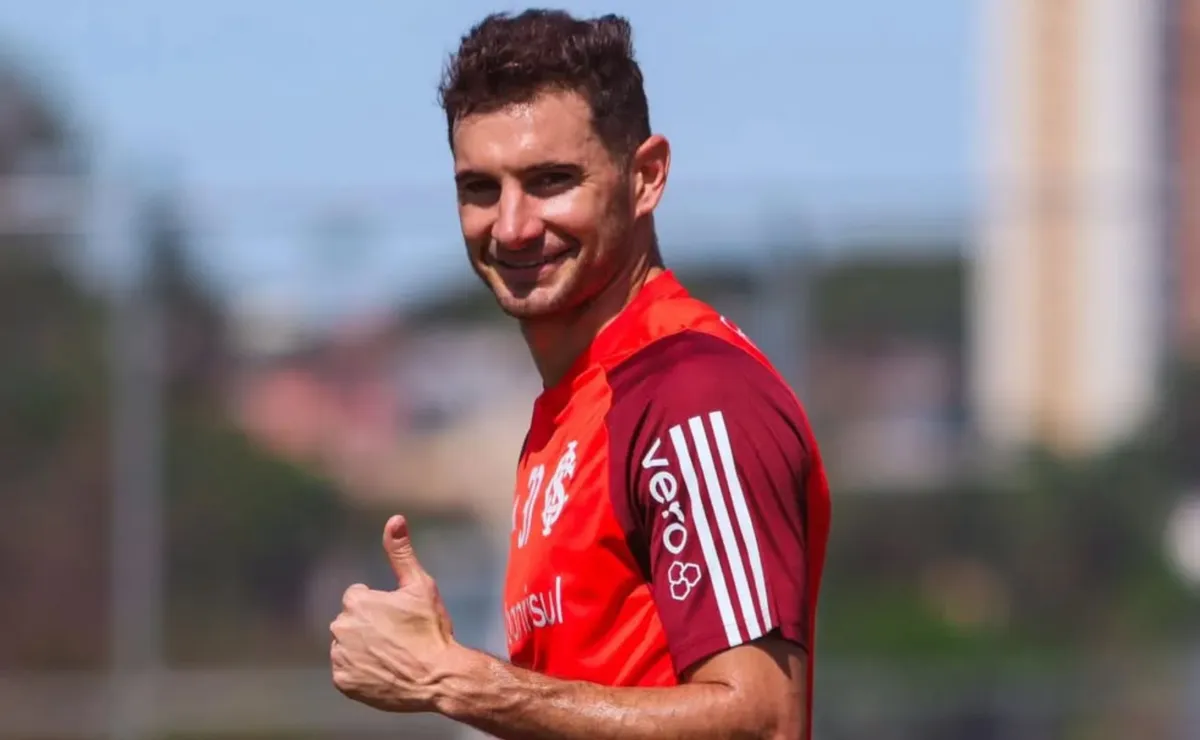 Estudiantes va por Alario.