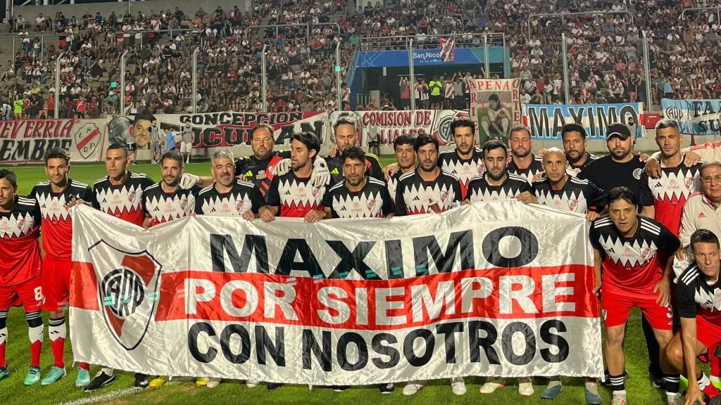 El homenaje del Senior al papá de Gallardo, ex DT (Foto Pasión Monumental).