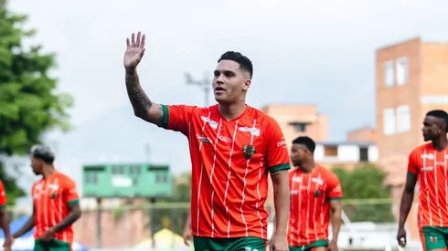 Juanfer estuvo jugando un partido exhibición en Colombia. Foto: Envigado.