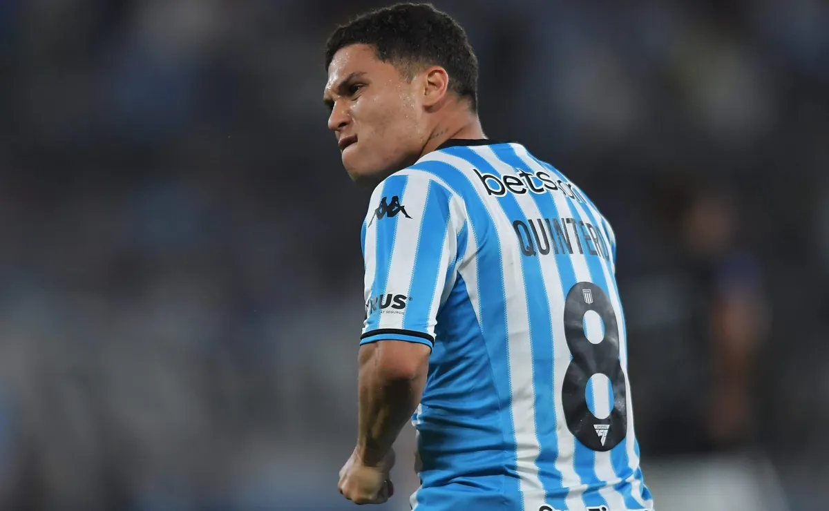 Juanfer disputó 54 partidos en Racing, marcó 13 goles y dio 11 asistencias.