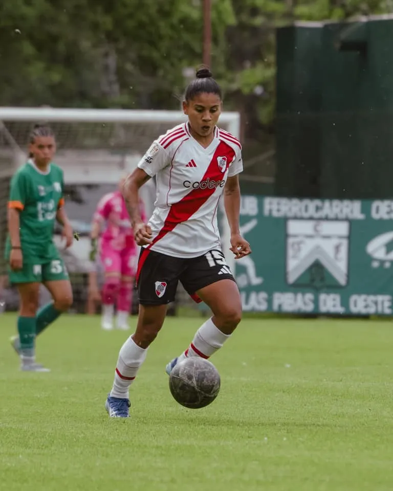 Candela Díaz, jugadora de River Plate.