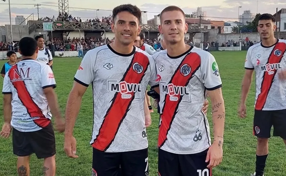 El gesto solidario de Mastantuono y Enzo Díaz en sus vacaciones (Foto: @Carpa1938 Instagram).