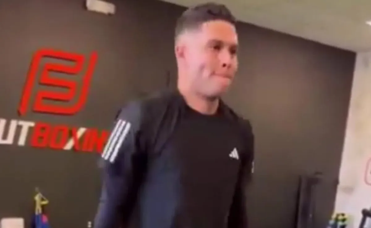 Juanfer entrena a pleno en Colombia mientras resuelve su futuro